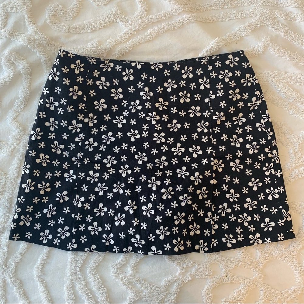 Funky Black/White Floral Skort Size 8